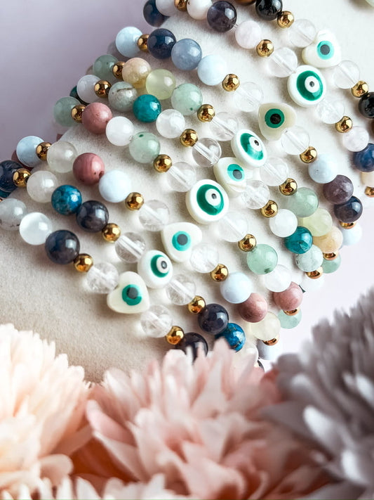 Bracelet Naya en pierres naturelles et nacre avec œil de protection – bijou lithothérapie fait main