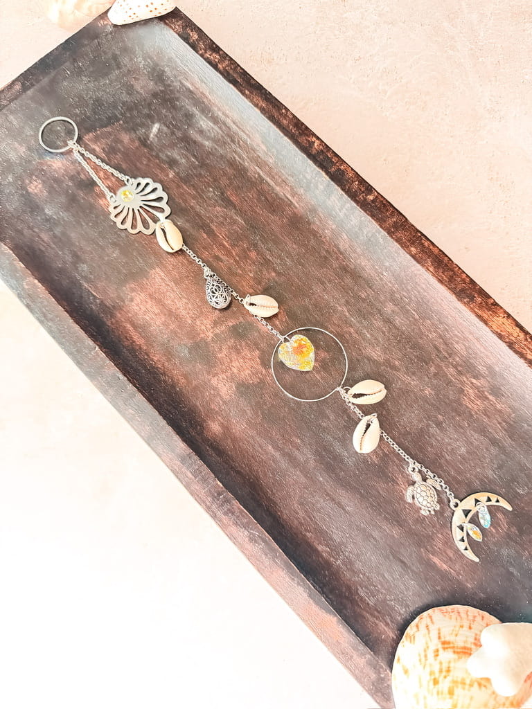 Attrape-soleil argenté en cristal et cauris – Décoration de fenêtre bohème