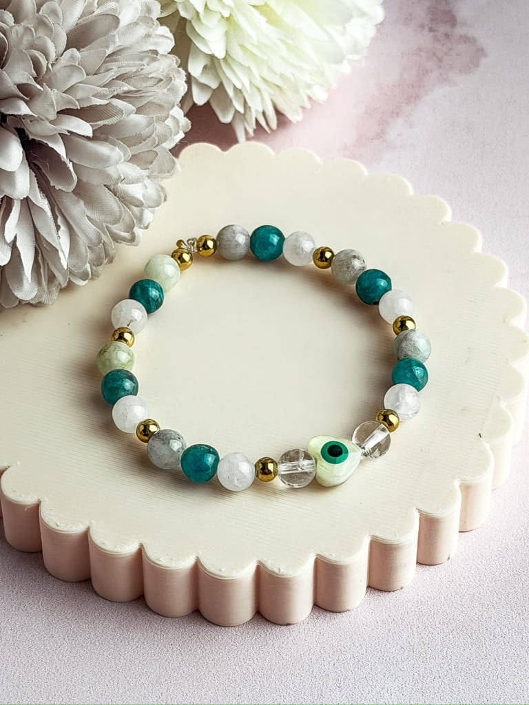 Bracelet Naya en pierres naturelles et nacre avec œil de protection – bijou lithothérapie fait main