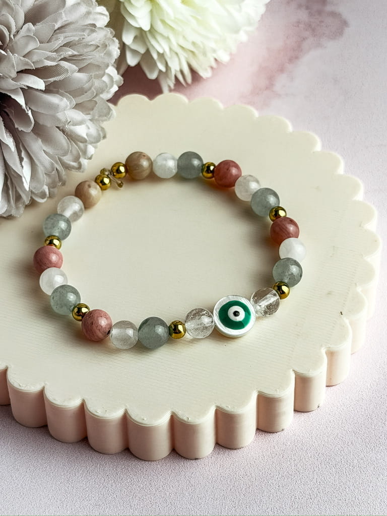Bracelet Naya en pierres naturelles et nacre avec œil de protection – bijou lithothérapie fait main
