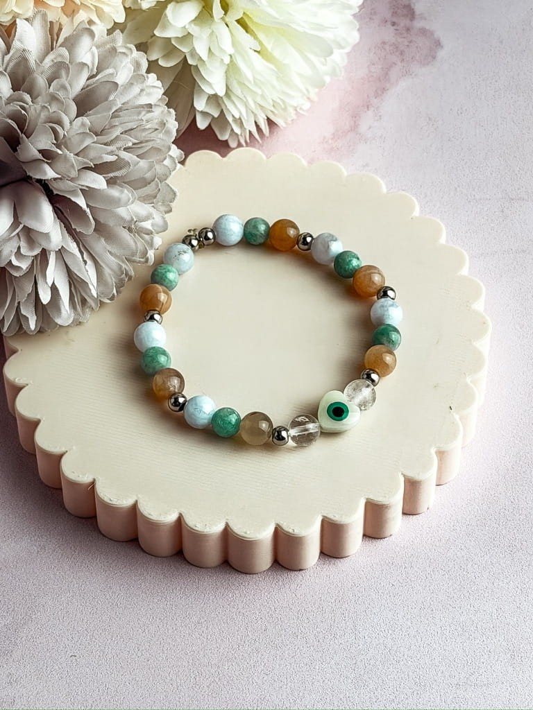 Bracelet Naya en pierres naturelles et nacre avec œil de protection – bijou lithothérapie fait main