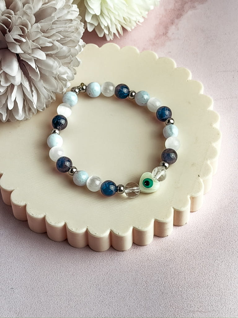 Bracelet Naya en pierres naturelles et nacre avec œil de protection – bijou lithothérapie fait main