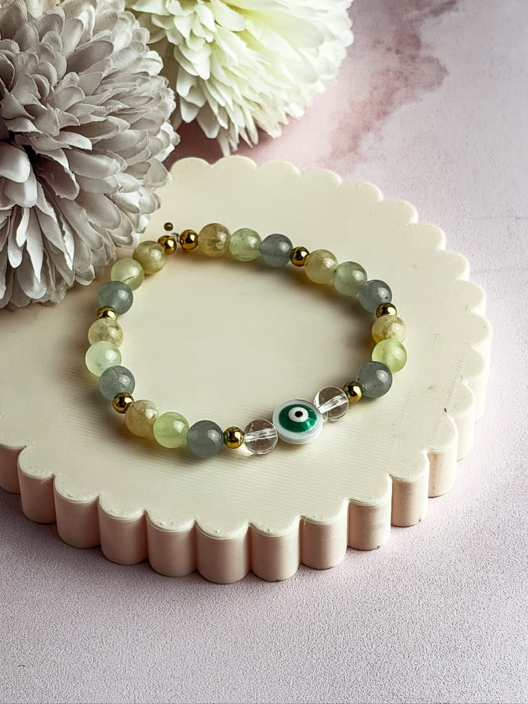 Bracelet Naya en pierres naturelles et nacre avec œil de protection – bijou lithothérapie fait main