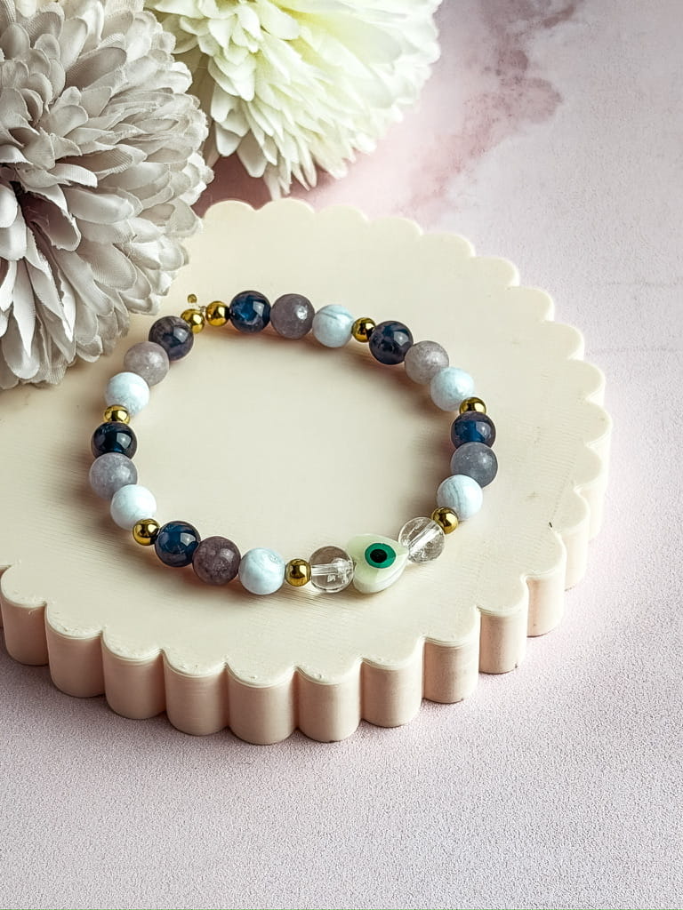 Bracelet Naya en pierres naturelles et nacre avec œil de protection – bijou lithothérapie fait main