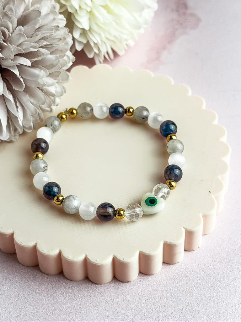 Bracelet Naya en pierres naturelles et nacre avec œil de protection – bijou lithothérapie fait main