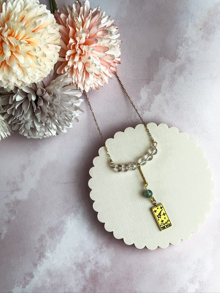 Collier Tarot en pierres naturelles – bijou ésotérique doré artisanal