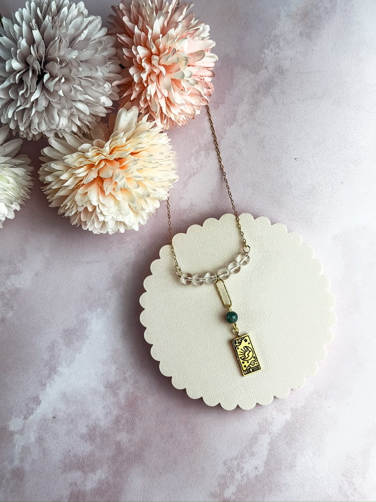 Collier Tarot en pierres naturelles – bijou ésotérique doré artisanal