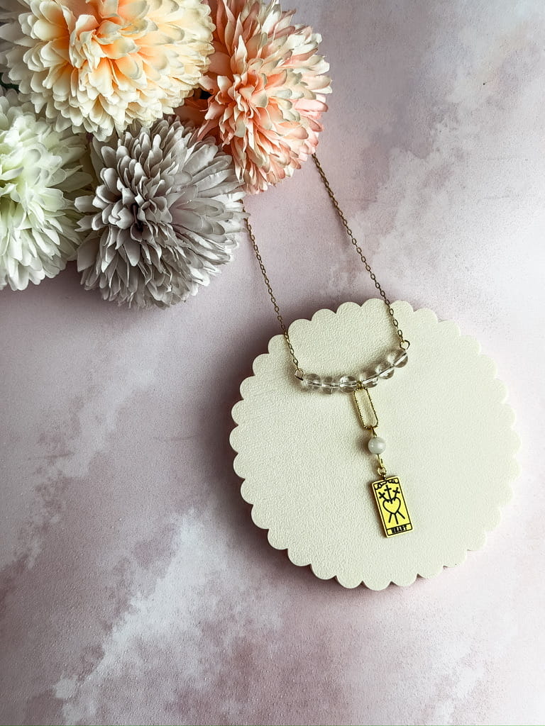Collier Tarot en pierres naturelles – bijou ésotérique doré artisanal