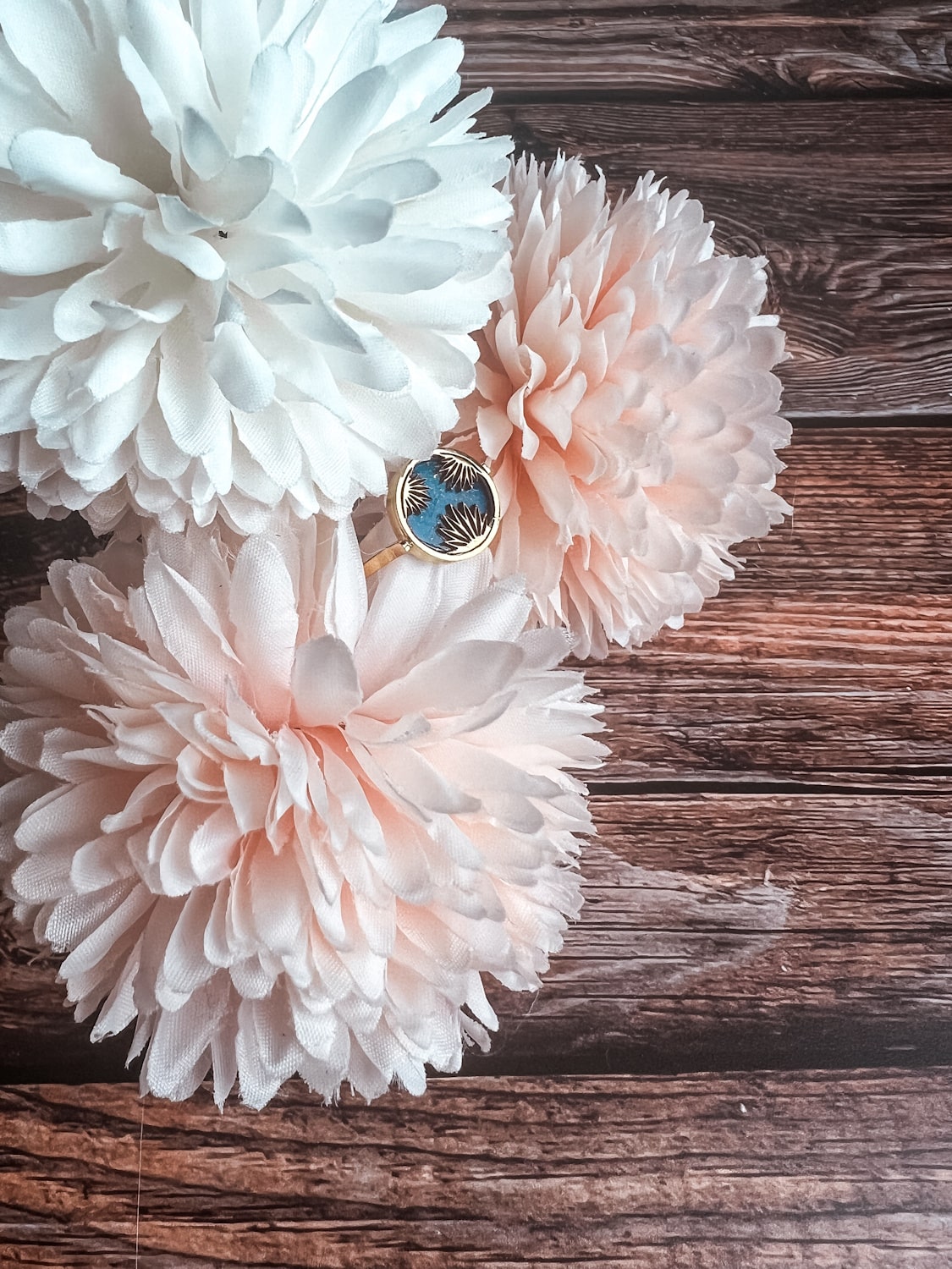 Bague fleur ronde pierre naturelle