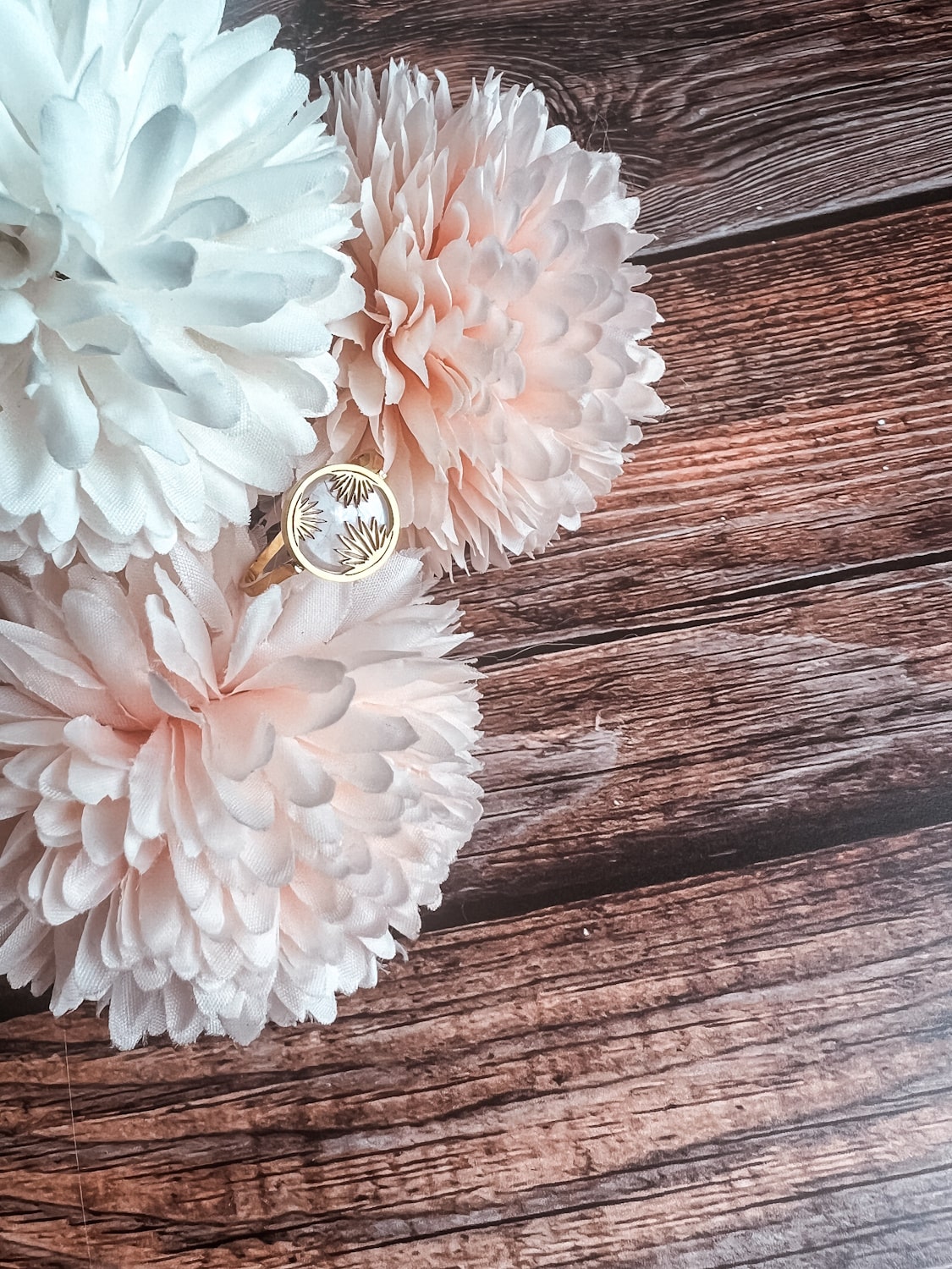 Bague fleur ronde pierre naturelle