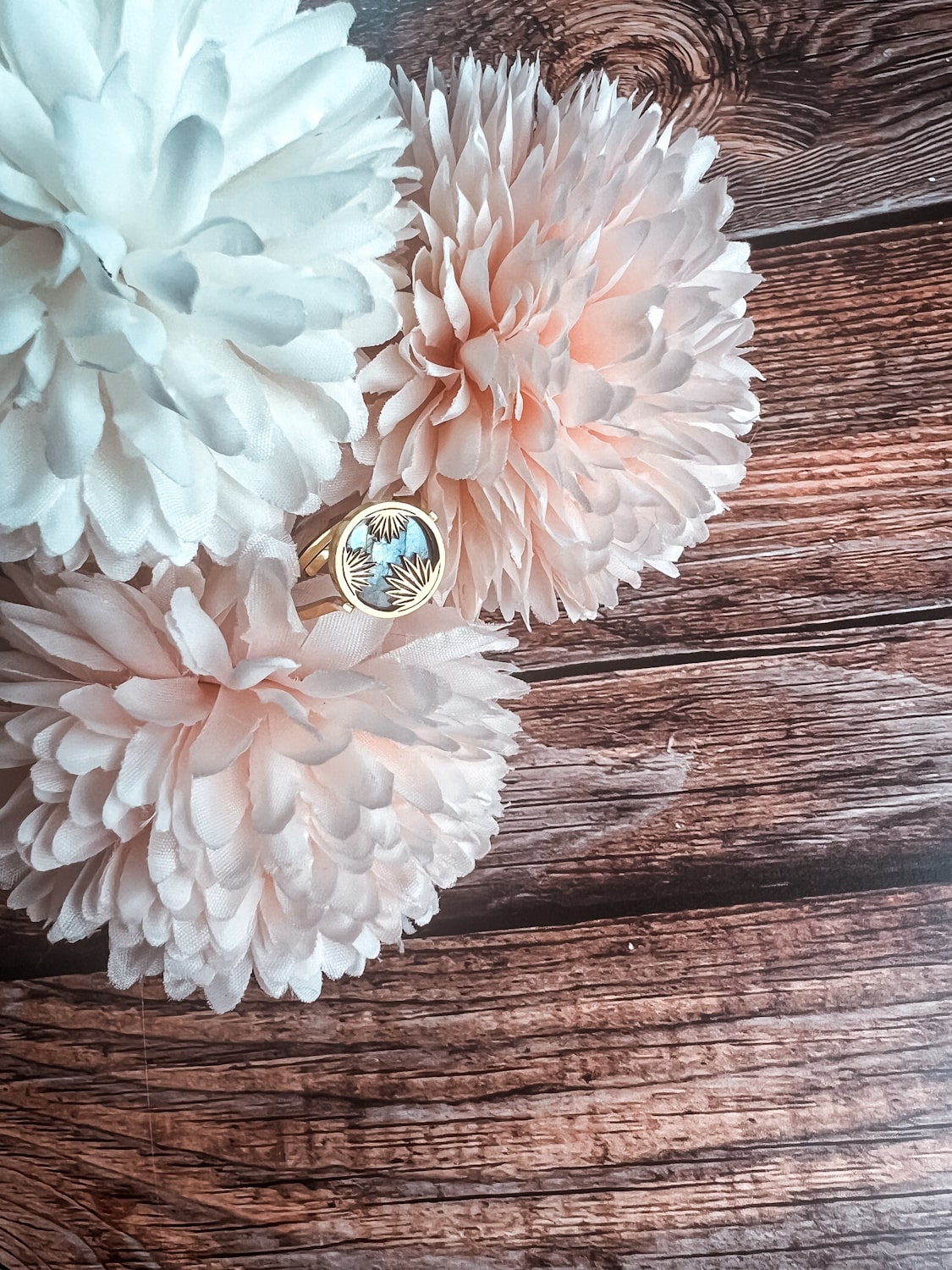 Bague fleur ronde pierre naturelle