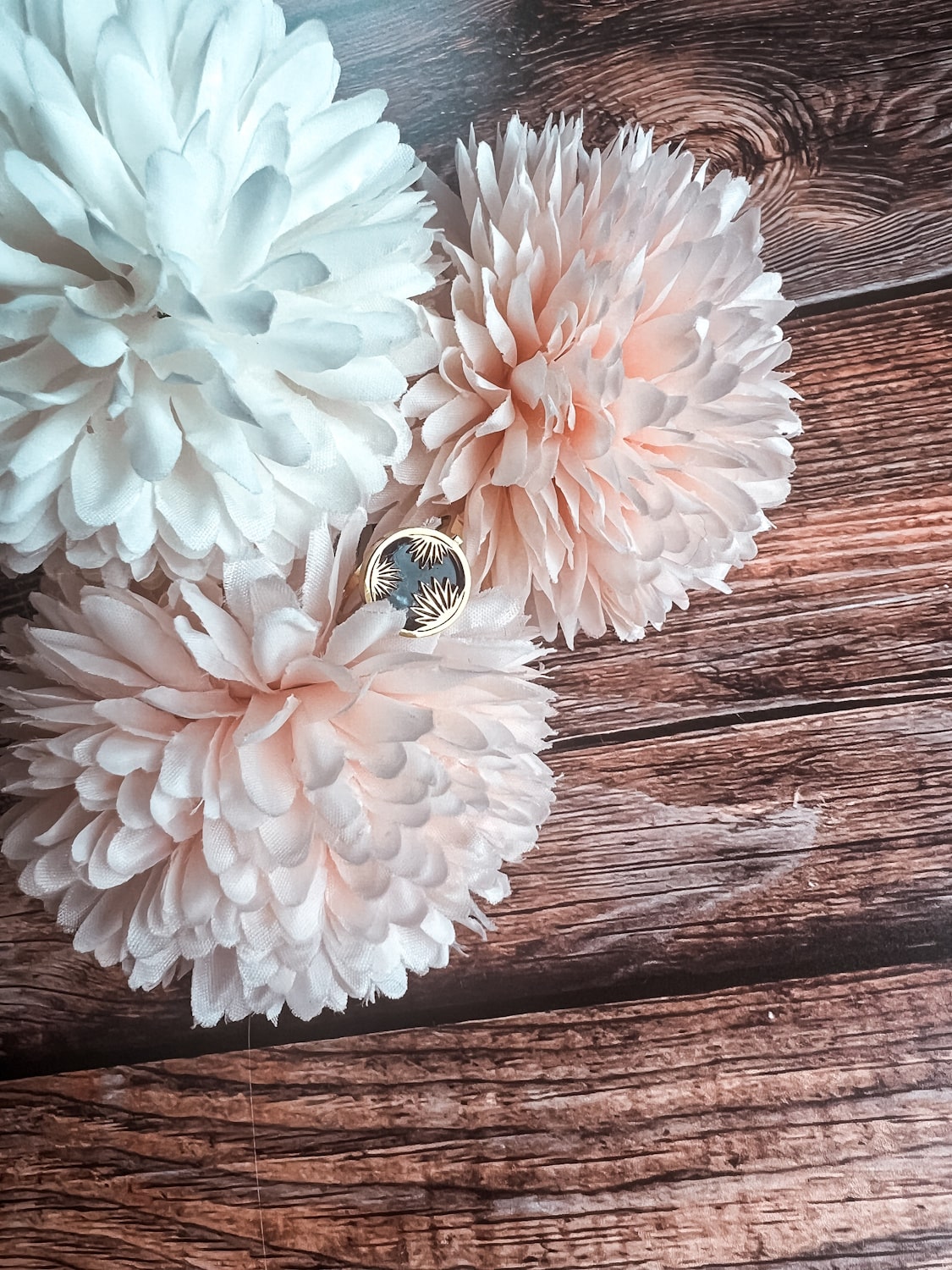 Bague fleur ronde pierre naturelle