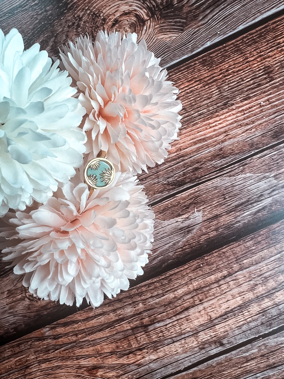 Bague fleur ronde pierre naturelle