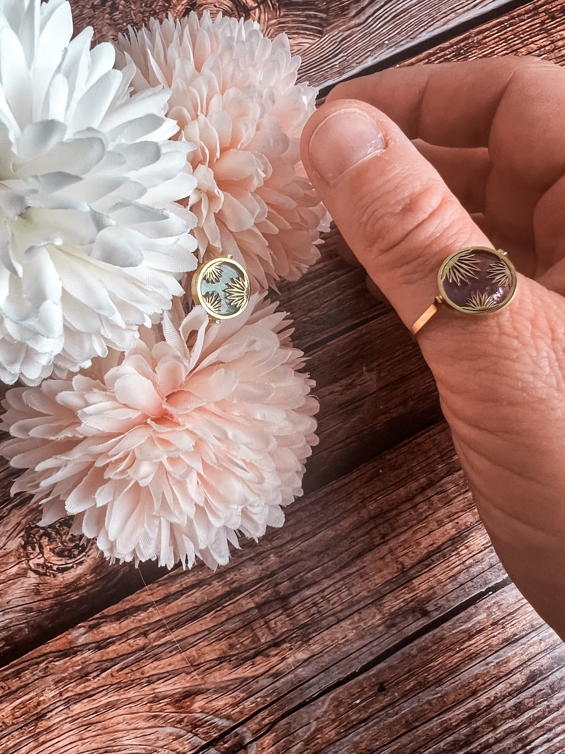 Bague fleur ronde pierre naturelle