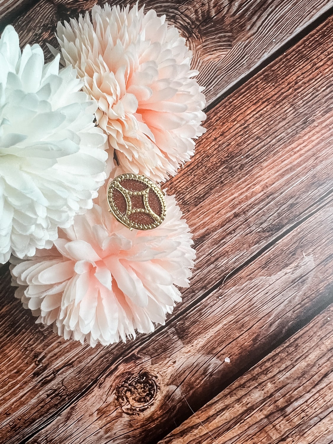 Bague pierre naturelle femme - bague ajourée ovale dorée