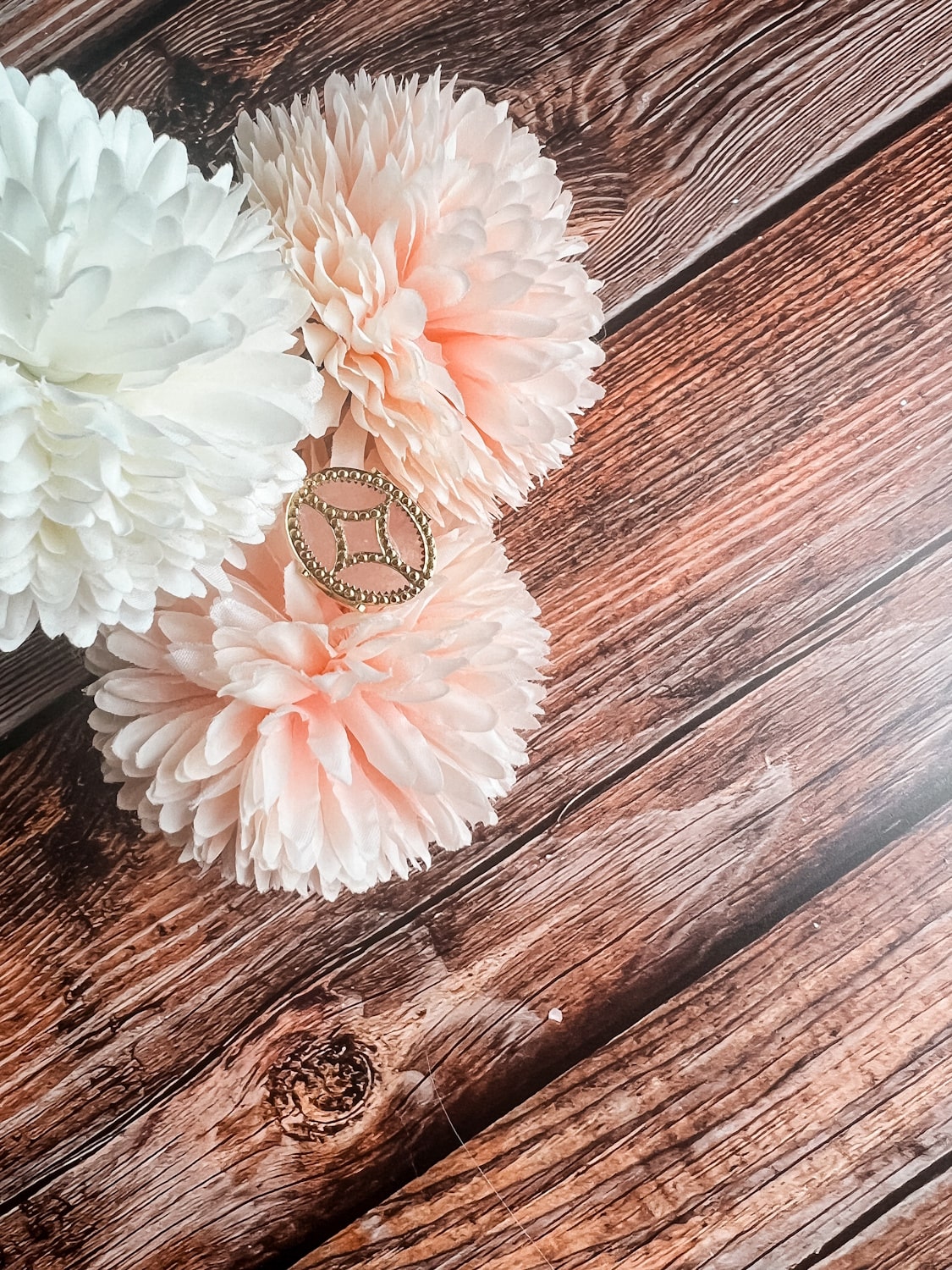 Bague pierre naturelle femme - bague ajourée ovale dorée