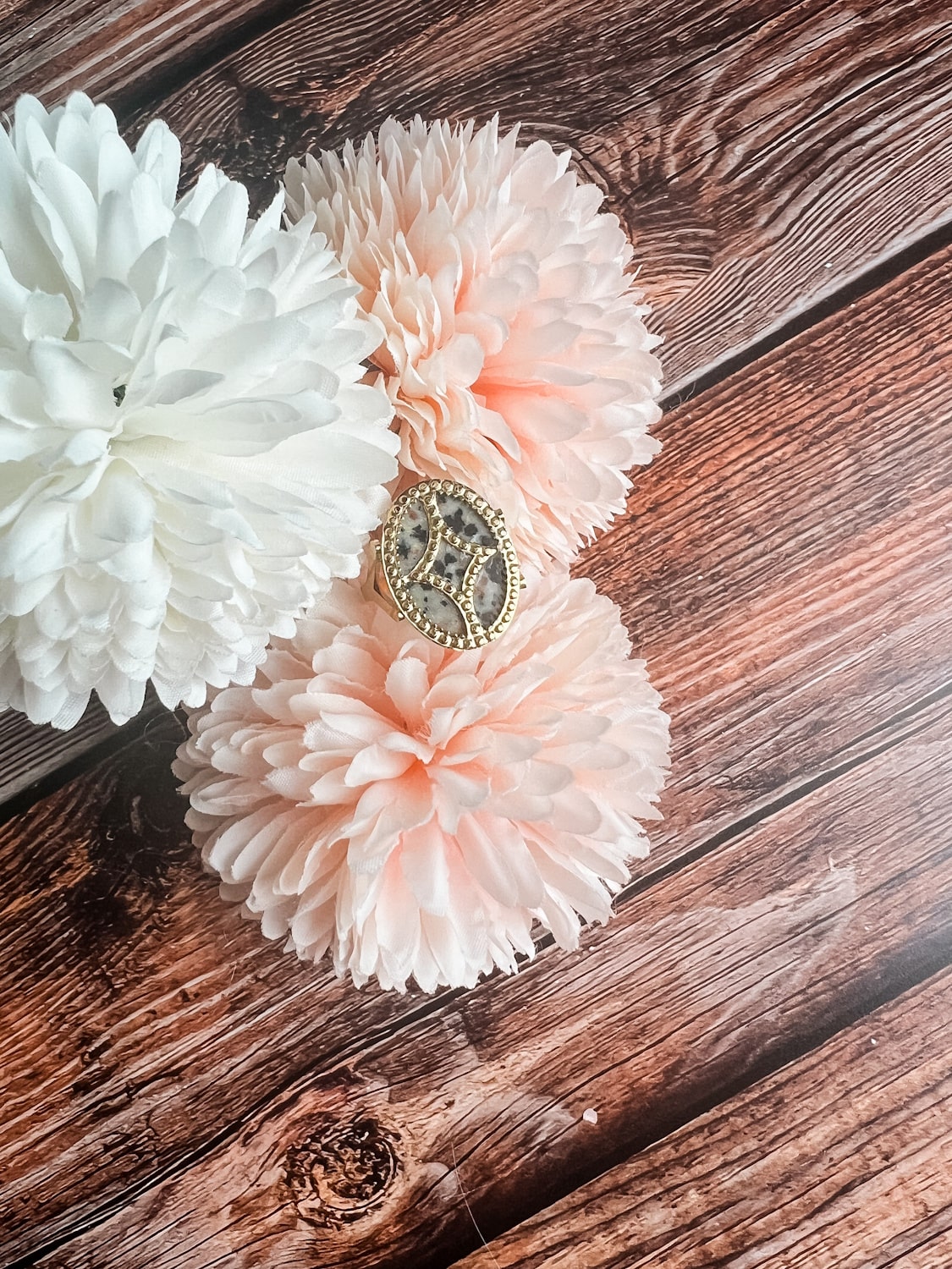 Bague pierre naturelle femme - bague ajourée ovale dorée