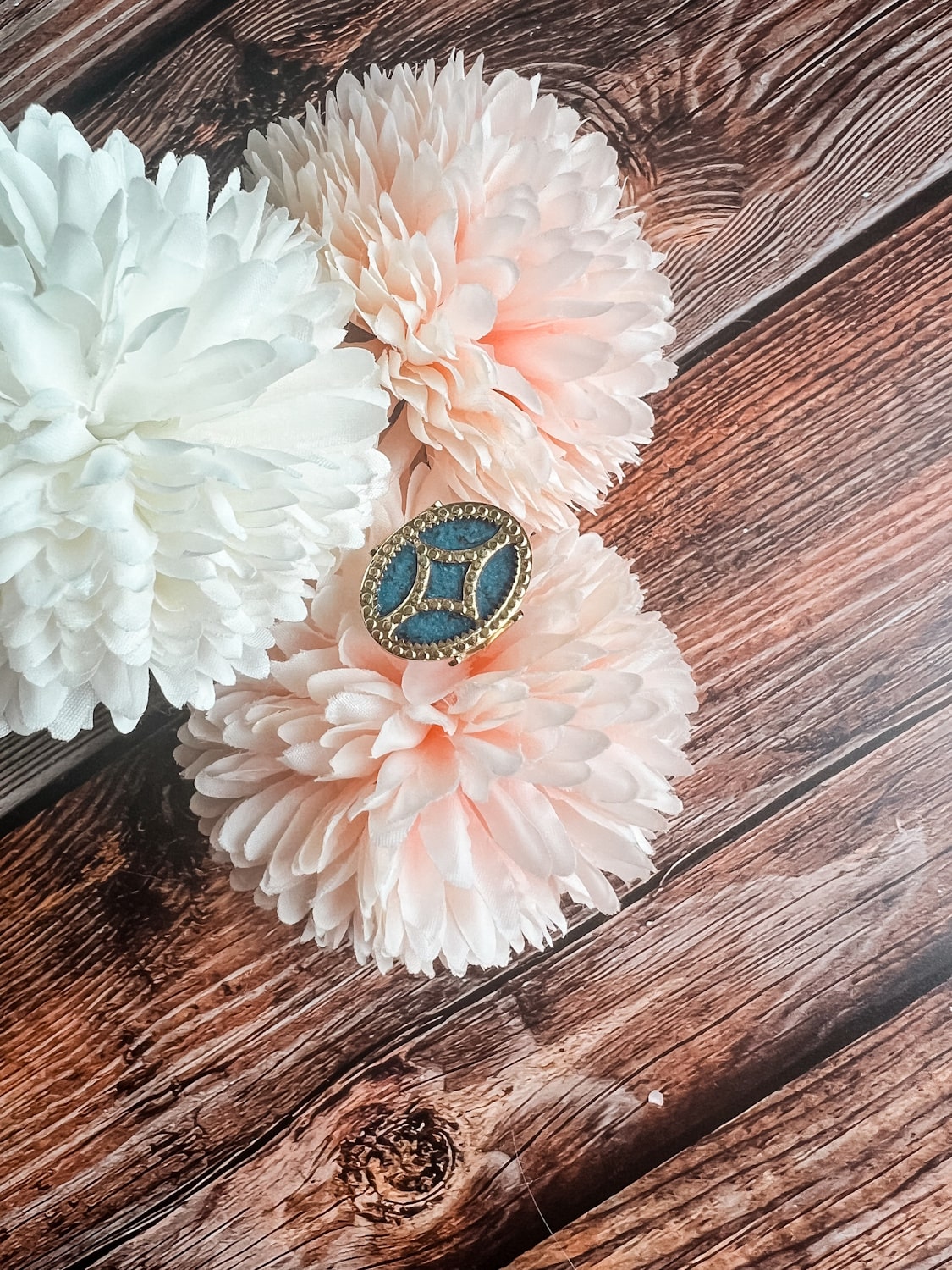 Bague pierre naturelle femme - bague ajourée ovale dorée