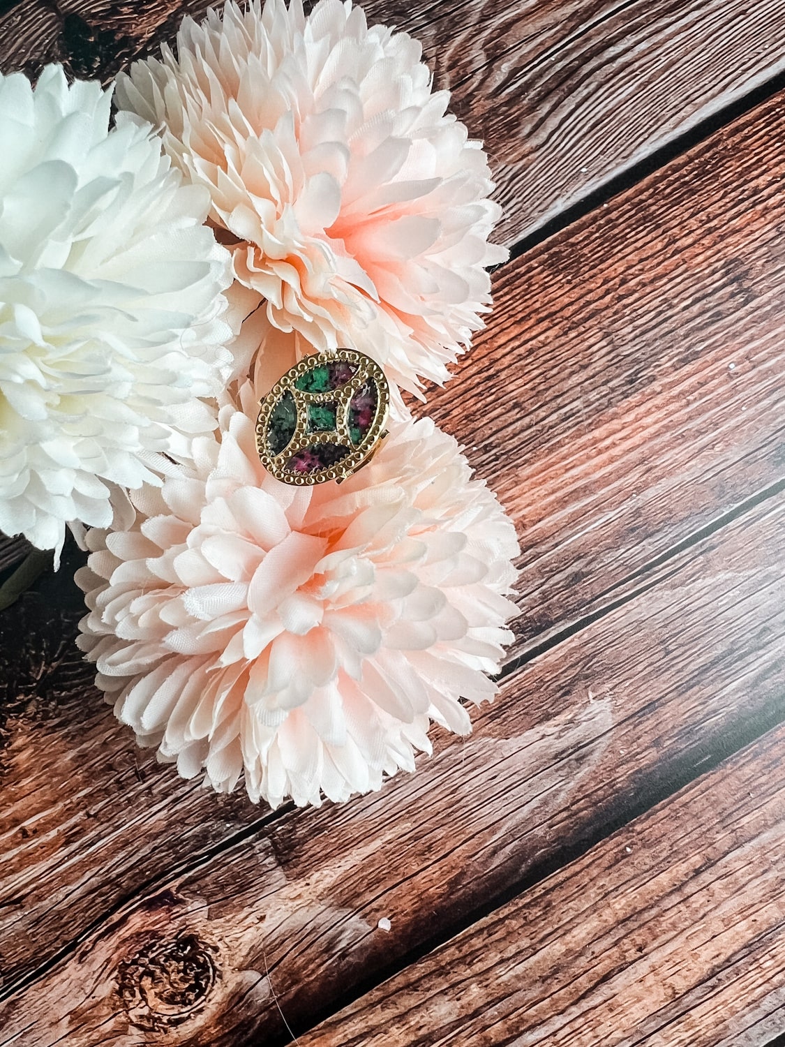 Bague pierre naturelle femme - bague ajourée ovale dorée