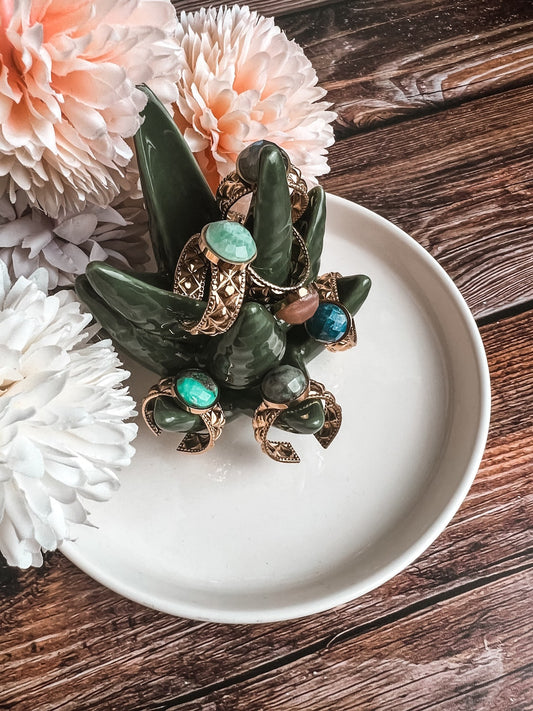 Bague dorée avec pierre naturelle