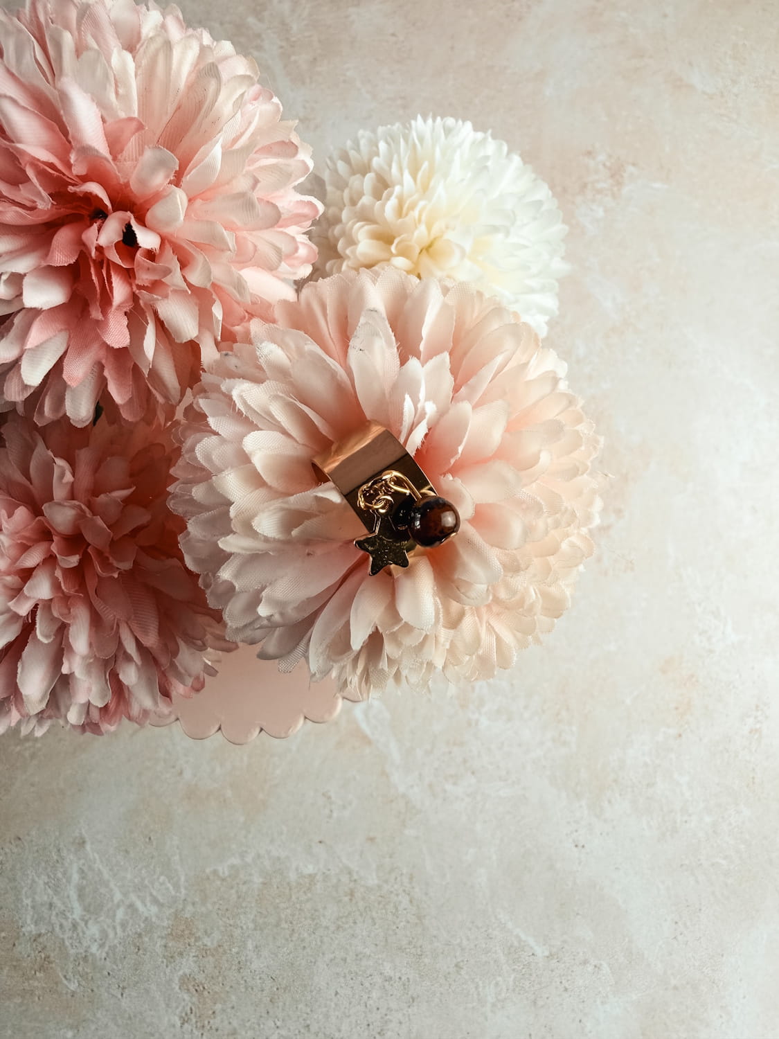 Bague breloque perles naturelles – bijou bohème artisanal fait main France